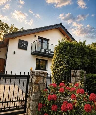 Nowoczesny dom wolnostojący 260 m² z basenem w Karpaczu, działka 980 m², spokojna okolica blisko natury